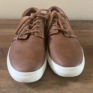 Men’s low top sneakers